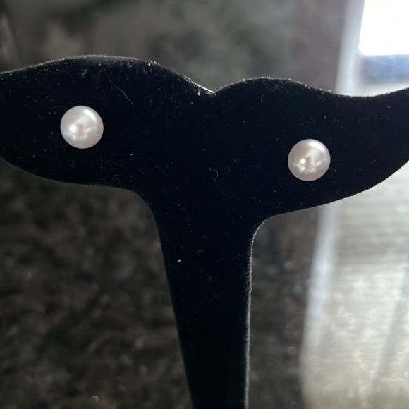 Medium Faux Pearl earrings - Picture 1 of 4